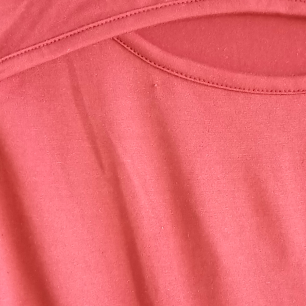 Women's short sleeve top size medium - Picture 2 of 3